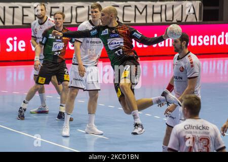 Tim Hornke di SC Magdeburg durante la partita LIQUI MOLY Handball-Bundesliga tra SC Magdeburg e MT Melsungen alla GETEC-Arena il 18 aprile 2021 a Magdeburgo, Germania. (Foto di Peter Niedung/NurPhoto) Foto Stock