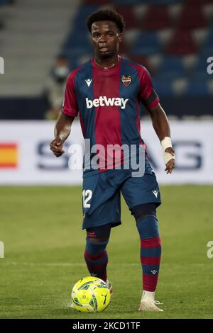 Il difensore del Levante Mickael Ramon Malsa durante la partita spagnola della Liga tra il Levante UD e il Villarreal CF allo stadio Ciutat de Valencia a Valencia, Spagna, il 18 aprile 2021.(Foto di Jose Miguel Fernandez/NurPhoto) Foto Stock