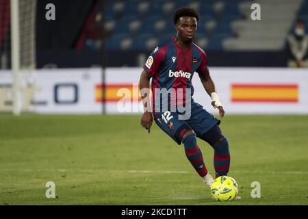 Il difensore del Levante Mickael Ramon Malsa durante la partita spagnola della Liga tra il Levante UD e il Villarreal CF allo stadio Ciutat de Valencia a Valencia, Spagna, il 18 aprile 2021.(Foto di Jose Miguel Fernandez/NurPhoto) Foto Stock