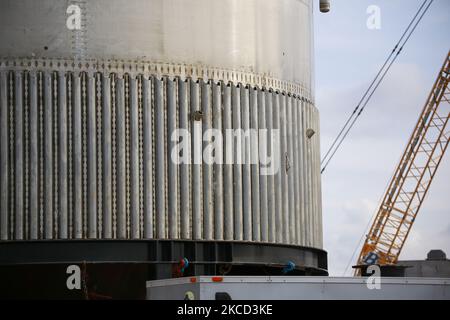 Un closeup estremo del serbatoio GSE 2 che è stato recentemente spostato nella Orbital Tank Farm dal sito di costruzione. Boca Chica, Texas il 19th aprile 2021. (Foto di Reginald Mathalone/NurPhoto) Foto Stock