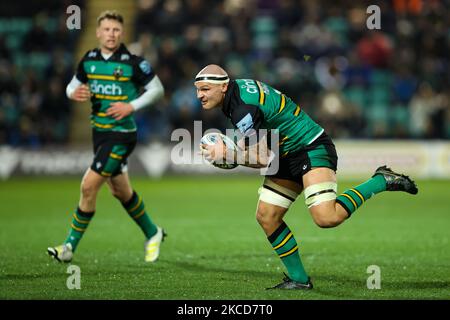 Aaron Hinkley of Northampton Saints durante il Gallagher Premiership Match Northampton Saints vs Exeter Chiefs al Cinch Stadium at Franklin's Gardens, Northampton, Regno Unito, 4th novembre 2022 (Photo by Nick Browning/News Images) Foto Stock