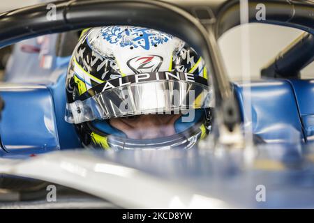 Guanyu Zhou dalla Cina di UNI - Virtuosi Racing, ritratto durante il Day One della FIA di Formula 2 Test sul circuito di Barcellona - Catalunya il 23 aprile 2021 a Montmelo, Spagna. (Foto di Xavier Bonilla/NurPhoto) Foto Stock