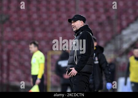 Edward Iordanescu, allenatore capo del cfr Cluj, durante la partita rumena Liga 1 tra il cfr Cluj e l'Universitatea Craiova, nello stadio del Dr. Constantin Radulescu, a Cluj-Napoca, Romania, 24 aprile 2021. (Foto di Flaviu Buboi/NurPhoto) Foto Stock