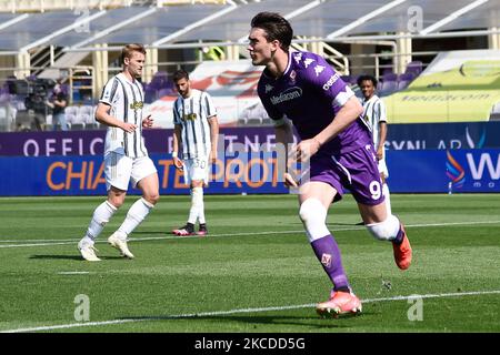 Dusan Vehovic di ACF Fiorentina festeggia, dopo aver segnato il primo gol durante la Serie, Un match tra ACF Fiorentina e FC Juventus allo Stadio Artemio Franchi, Firenze, Italia il 25 aprile 2021. (Foto di Giuseppe Maffia/NurPhoto) Foto Stock