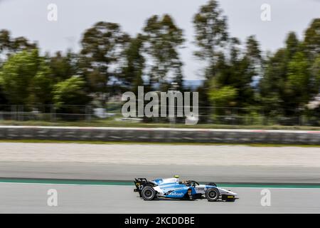 12 Libim Zendeli dalla Germania della MP Motorsport, in azione durante il terzo Day della FIA di Formula 2 Test sul circuito di Barcellona - Catalunya il 25 aprile 2021 a Montmelo, Spagna. (Foto di Xavier Bonilla/NurPhoto) Foto Stock