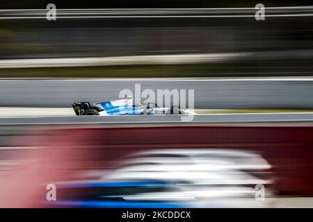 12 Libim Zendeli dalla Germania della MP Motorsport, in azione durante il terzo Day della FIA di Formula 2 Test sul circuito di Barcellona - Catalunya il 25 aprile 2021 a Montmelo, Spagna. (Foto di Xavier Bonilla/NurPhoto) Foto Stock