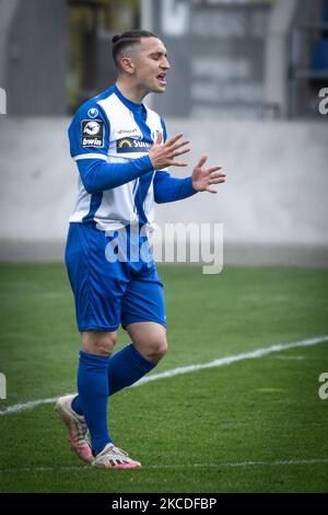 Baris Atik di Magdeburgo reagisce alla palla durante gli anni '3. Liga partita tra 1. FC Magdeburg e VfB Lubeck alla MDCC-Arena il 25 aprile 2021 a Magdeburg, Germania. (Foto di Peter Niedung/NurPhoto) Foto Stock