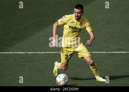 Moi Gomez di Villarreal controlla la palla durante l'incontro la Liga Santander tra Villarreal CF e FC Barcelona all'Estadio de la Ceramica il 25 aprile 2021 a Villareal, Spagna. Gli stadi sportivi in Spagna restano soggetti a rigorose restrizioni a causa del Coronavirus Pandemic, in quanto le leggi di allontanamento sociale del governo vietano ai fan all'interno dei locali, con conseguente gioco a porte chiuse. (Foto di Jose Breton/Pics Action/NurPhoto) Foto Stock