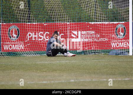 Eartha Cumings of Charlton Athletic Women durante il campionato femminile di fa tra le donne atletiche di Charlton e le donne di Durham al VCD Athletic FC di Dartford, Inghilterra il 25th aprile 2021. (Foto di Action Foto Sport/NurPhoto) Foto Stock