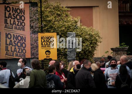 I lavoratori e gli imprenditori del settore del gioco d'azzardo pubblico protestano con un sit-in di fronte al Consiglio Regionale del Lazio a Roma, Italia, il 29 aprile 2021 per impedire l'entrata in vigore della legge regionale, che prevede una retroattività che in realtà porterà all'espulsione del gioco d'azzardo pubblico da quasi tutto il territorio regionale. Essi chiedono anche la chiusura delle attività dall'inizio della pandemia del -19. (Foto di Andrea Ronchini/NurPhoto) Foto Stock