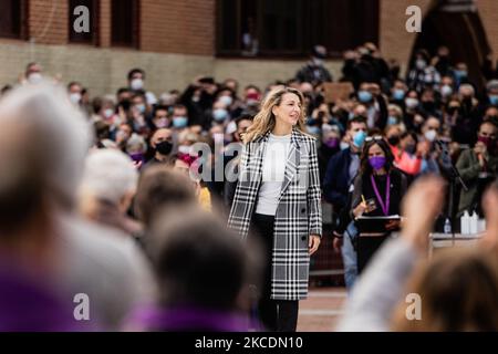 Yolanda Díaz, terzo Vice Presidente e Ministro del lavoro e dell'Economia sociale del governo spagnolo nell'atto elettorale di Unidas Podemos per le elezioni di Madrid del 4 maggio nella Plaza Roja di Vallecas, Madrid, Spagna, 30 aprile 2021. (Foto di Jon Imanol Reino/NurPhoto) Foto Stock