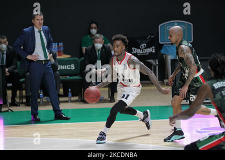 Dee Bost (L) di AS Monaco in azione contro Jordan Theodore (R) dell'UNICS Kazan durante la finale DI pallacanestro Eurocup 7days tra 2 l'UNICS Kazan e MONACO a Kazan, Russia, il 30 aprile 2021. (Foto di Alexey Nasyrov/NurPhoto) Foto Stock