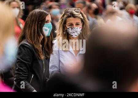 Yolanda Díaz terzo Vice Presidente e Ministro del lavoro e Ione Belarra Ministro dei diritti sociali e Agenda 2030 alla manifestazione della giornata del lavoro indetta dai sindacati, a Madrid, Spagna, il 1 maggio 2021. (Foto di Jon Imanol Reino/NurPhoto) Foto Stock