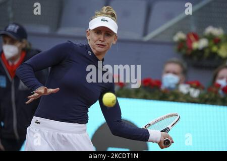 Jil Teichmann della Svizzera in azione durante il suo turno di 32 partita contro Paula Badosa di Spagna sulla WTA 1000 - Mutua Madrid Open 2021 a la Caja Magica il 1 maggio 2021 a Madrid, Spagna (Foto di Oscar Gonzalez/NurPhoto) Foto Stock