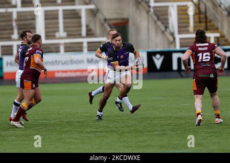 Ted Chapelhow di Newcastle Thunder in azione durante la partita di campionato TRA Newcastle Thunder e Batley Bulldogs a Kingston Park, Newcastle, Inghilterra il 2nd maggio 2021. (Foto di Chris Lishman/MI News/NurPhoto) Foto Stock