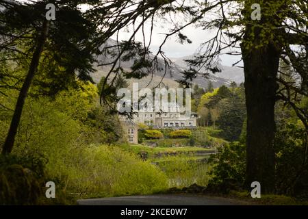 Una vista generale del Castello di Ballynahinch, durante il blocco COVID-19. Sabato 1 maggio 2021, a Roundstone, Connemara, County Galway, Irlanda. (Foto di Artur Widak/NurPhoto) Foto Stock