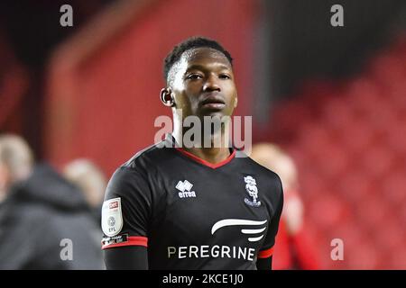 Tayo Edun di Lincoln City deluso dopo la partita della Sky Bet League 1 tra Charlton Athletic e Lincoln City a The Valley, Londra, martedì 4th maggio 2021. (Foto di Ivan Yordanov/MI News/NurPhoto) Foto Stock