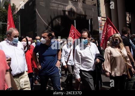 Il presidente di SYRIZA, Alexis Tsipras partecipa alla manifestazione per il 1st maggio ad Atene, in Grecia, il 6 maggio 2021. (Foto di Nikolas Kokovlis/NurPhoto) Foto Stock
