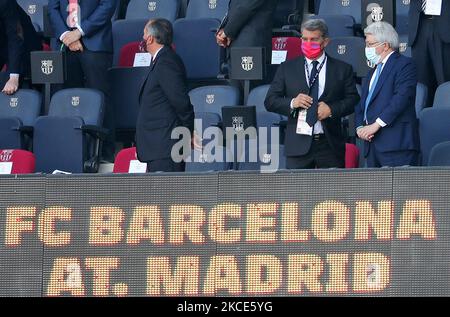 Joan Laporta e Enrique Cerezo durante la partita tra il FC Barcelona e il Club Atletico Madrid, corrispondente alla settimana 35 della Liga Santander, disputata allo stadio Camp Nou il 08th maggio 2021, a Barcellona, Spagna. -- (Foto di Urbanandsport/NurPhoto) Foto Stock