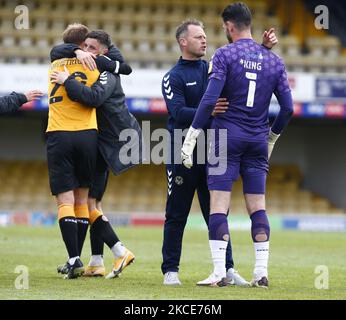 Michael Flynn manager hanno parole con Tom King della contea di Newport durante Sky Bet League Two tra Southend United e Newport Countyat Roots Hall Stadium , Southend, Regno Unito il 08th maggio 2021 (Photo by Action Foto Sport/NurPhoto) Foto Stock