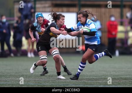 Kenny Thomas di Darlington Mowden Park Sharks e Sarah Beckett di Harlequins Women durante la partita FEMMINILE ALLIANZ PREMIER 15S tra DMP Durham Sharks e Harlequins al Maiden Castle, Durham City, Regno Unito il 8th maggio 2021. (Foto di Chris Booth/MI News/NurPhoto) Foto Stock