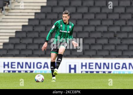 Jim McNulty di Rochdale durante la prima metà della Sky Bet League una partita tra MK Dons e Rochdale allo stadio MK, Milton Keynes, Regno Unito, il 9th maggio 2021. (Foto di John Cripps/MI News/NurPhoto) Foto Stock