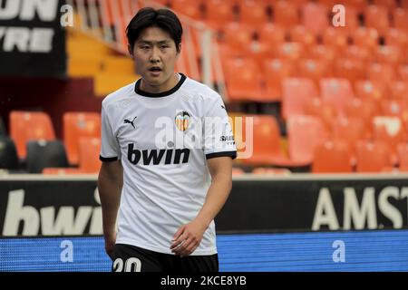 Lee Kang-in di Valencia CF durante la partita spagnola la Liga tra Valencia CF e Valladolid CF allo stadio Mestalla il 9 maggio 2021 a Valencia, Spagna. (Foto di Jose Miguel Fernandez/NurPhoto) Foto Stock