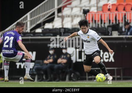 Lee Kang-in di Valencia CF durante la partita spagnola la Liga tra Valencia CF e Valladolid CF allo stadio Mestalla il 9 maggio 2021 a Valencia, Spagna. (Foto di Jose Miguel Fernandez/NurPhoto) Foto Stock