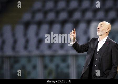 L'allenatore milanese Stefano Pioli gesta durante la Serie A partita di calcio n.36 TORINO - MILANO il 12 maggio 2021 allo Stadio Olimpico Grande Torino di Torino, Piemonte, Italia. Risultato finale: Torino-Milano 0-7. Gli stadi sportivi in tutta Italia restano soggetti a rigorose restrizioni a causa del Coronavirus Pandemic, in quanto le leggi governative di allontanamento sociale vietano ai fan di entrare nei locali, con conseguente gioco a porte chiuse. (Foto di Matteo Bottanelli/NurPhoto) Foto Stock