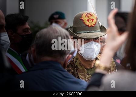 Il Generale dell'Esercito Italiano Francesco Paolo Figliuolo. Il generale dell'Esercito Italiano Francesco Paolo Figliuolo si è recato oggi, accompagnato dal Governatore del Veneto Luca Zaia, al Padiglione 8 del complesso Padova Fiere per vedere l'avanzamento della campagna di vaccinazione contro il covid19. Dopo una breve visita e alcune battute con i giornalisti, il generale partì per l'Ospedale militare di Padova. Padova, Italia, 13 maggio 2021. (Foto di Roberto Silvino/NurPhoto) Foto Stock