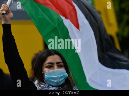 Un protester pro-palestinese visto su o'Connell Street nel centro di Dublino durante il 'Rally per la Palestina'. Sabato, 15 maggio 2021, a Dublino, Irlanda. (Foto di Artur Widak/NurPhoto) Foto Stock