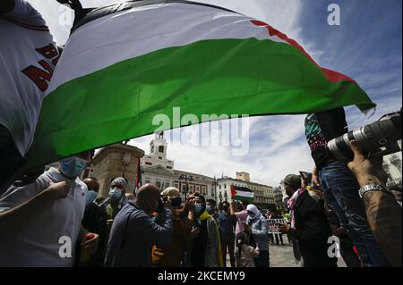 Manifestanti di sostegno al popolo palestinese e contro gli attacchi de los de Israel en Gaza Strip alla manifestazione a Madrid, Spagna, il 15 maggio 2021 spagna (Foto di Oscar Gonzalez/NurPhoto) Foto Stock