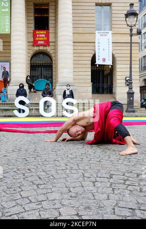 I colombiani che vivono a Parigi si sono nuovamente riuniti per denunciare la violenta repressione delle manifestazioni in Colombia, ma anche la violenza di Stato contro sindacalisti, difensori dei diritti umani e giornalisti. Il 16 maggio 2021 a Parigi, Francia. (Foto di Vincent Koebel/NurPhoto) Foto Stock