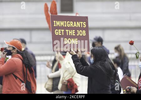 Gli attivisti pro-immigrazione si radunano nei pressi del Campidoglio degli Stati Uniti chiedendo una riforma dell'immigrazione a Washington, D.C., 12 maggio 2021. (Foto di Aurora Samperio/NurPhoto) Foto Stock