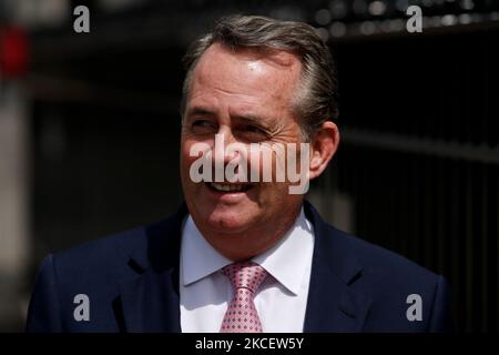 Liam Fox, deputato del Partito conservatore per il Somerset del Nord, esce dalle Camere del Parlamento a Londra, Inghilterra, il 18 maggio 2021. Fox è stato Segretario di Stato per il commercio internazionale dal luglio 2016 al luglio 2019. (Foto di David Cliff/NurPhoto) Foto Stock