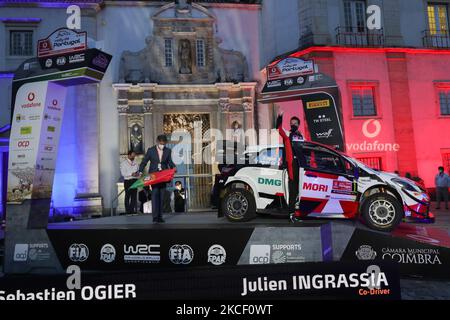Sebastien OGIER (fra) e Julien INGRASSIA (fra) in TOYOTA Yaris WRC della TOYOTA GAZOO RACING WRT nella cerimonia di partenza del WRC Vodafone Rally Portogallo 2021 a Matosinhos - Portogallo, il 20 maggio 2021. (Foto di Paulo Oliveira/NurPhoto) Foto Stock