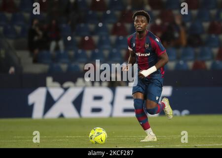 Il difensore di Levante Mickael Ramon Malsa durante la partita spagnola della Liga tra Levante UD e Cadice CF allo stadio Ciutat de Valencia il 21 maggio 2021 a Valencia, Spagna.(Foto di Jose Miguel Fernandez/NurPhoto) Foto Stock