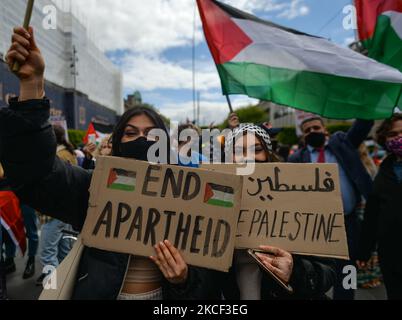 Manifestanti pro-palestinesi visti fuori dal GPO su o'Connell Street, Dublino, durante una protesta 'Rally per la Palestina'. Sabato, 22 maggio 2021, a Dublino, Irlanda. (Foto di Artur Widak/NurPhoto) Foto Stock