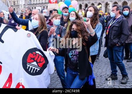 Manifestazione interprofessionale per la difesa dei diritti sociali e il ritiro della riforma dell'assicurazione contro la disoccupazione il 22 maggio 2021 a Parigi, Francia. (Foto di Vincent Koebel/NurPhoto) Foto Stock