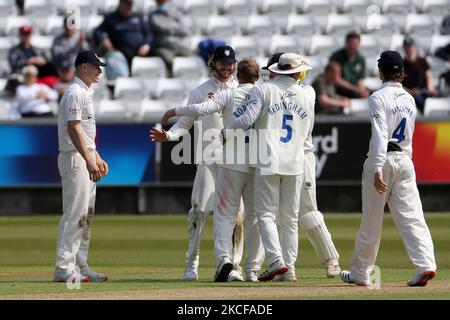 Scott Borthwick di Durham festeggia dopo aver intrappolato il Ryan Ten Doeschate di Essex durante la partita del LV= County Championship tra il Durham County Cricket Club e l'Essex a Emirates Riverside, Chester le Street giovedì 27th maggio 2021. (Credit: Marco Fletcher | MI News) (Photo by MI News/NurPhoto) Foto Stock