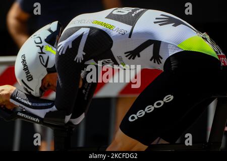 Mauro Schmid della Svizzera e del Team Qhubeka Assos in arrivo durante la gara ciclistica del giro d'Italia 2021 dopo il 21st e ultima tappa del 30 maggio 2021 a Milano (Photo by Mairo Cinquetti/NurPhoto) Foto Stock