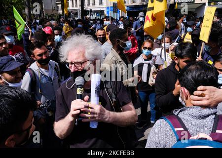 Il Presidente dell'associazione per i diritti di alloggio ''Droit au logement'' Jean-Baptiste Eyraud, il 30 maggio 2021, ha pronunciato un discorso durante una manifestazione per l'alloggio a Parigi, in Francia, per denunciare la fine della ''tregua invernale'' e l'inizio degli sfratti di locazione. La manifestazione è stata un'occasione per imporre alla prefettura il rehousing di quasi 800 persone. (Foto di Vincent Koebel/NurPhoto) Foto Stock