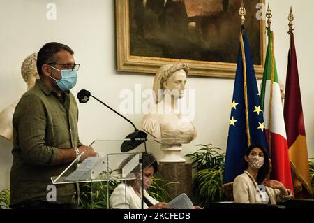 Alessandro Marco Gisonda, Assessore alla Cultura del Municipio VI e Sindaco di Roma Virginia Raggi partecipano alla stampa del Gabiinsieme - per la valorizzazione dell'area archeologica del Gabii il 31 maggio 2021 a Roma (Foto di Andrea Ronchini/NurPhoto) Foto Stock