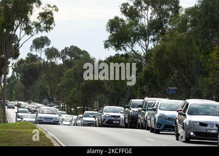 Una visione generale del traffico per i test COVID a Deer Park a Melbourne, Victoria, Australia il 1 giugno 2021. Victoria ha registrato tre ulteriori casi di coronavirus nelle ultime 24 ore. Le restrizioni di blocco rimangono in vigore in tutta Victoria in risposta a un cluster COVID-19 in crescita nella periferia settentrionale di Melbourne. (Foto di Mikko Robles/NurPhoto) Foto Stock