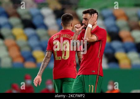 Bruno Fernandes del Portogallo festeggia dopo aver segnato il suo secondo gol durante la partita di calcio internazionale amichevole tra Portogallo e Israele, allo stadio Jose Alvalade di Lisbona, Portogallo, il 9 giugno 2021, in vista del Campionato europeo UEFA EURO 2020. (Foto di Pedro FiÃºza/NurPhoto) Foto Stock