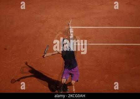 Alexander Sascha Zverev di Germania durante il giorno 13 di Roland-Garros 2021, French Open 2021, un torneo di tennis Grand Slam il 11 giugno 2021 allo stadio Roland-Garros di Parigi, Francia. (Foto di Mehdi Taamallah/NurPhoto) Foto Stock