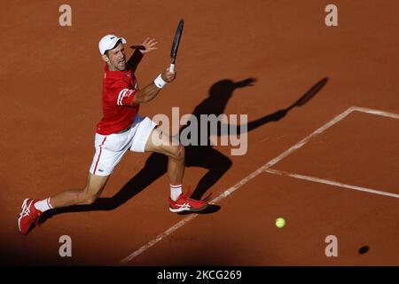 Novak Djokovic in Serbia durante la partita di tennis finale maschile contro Stefanos Tsitsipas in Grecia il giorno 15 del torneo di tennis francese Roland Garros 2021 Open a Parigi, in Francia, il 13 giugno 2021. (Foto di Mehdi Taamallah/NurPhoto) Foto Stock