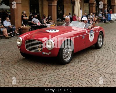 SATA/DAINA GRAN SPORT SPIDER 1951 durante la prima tappa del 1000 miglia 2021, a Busseto (PR), Italia, il 16 giugno 2021. (Foto di Loris Roselli/NurPhoto) Foto Stock