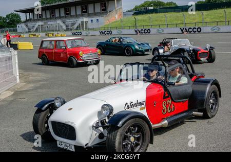 A Caterham al termine della Mostra e del Car Racing di 'God Save the Car Festival' con auto d'epoca inglese al circuito automobilistico Montlhéry-Linas il 12 giugno 2021, a Linas, Francia. (Foto di Daniel Pier/NurPhoto) Foto Stock