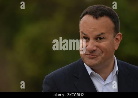 Leo Varadkar, Tanaiste (vice capo del governo irlandese) e Ministro per le imprese, il commercio e l'occupazione, visto durante la sua visita allo zoo di Dublino. Mercoledì 16 giugno 2021 a Dublino, Irlanda. (Foto di Artur Widak/NurPhoto) Foto Stock